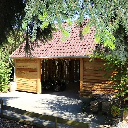 Hotel Am Vulkanberg فندق ماندرشايد