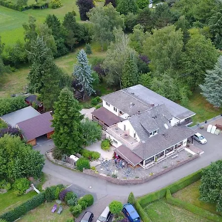 Hotel Am Vulkanberg فندق *