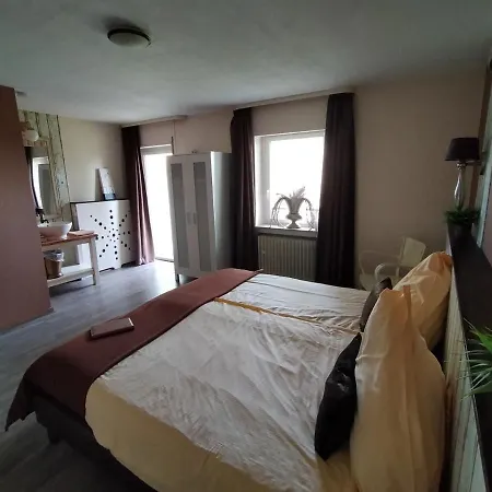 Hotel Am Vulkanberg * ماندرشايد
