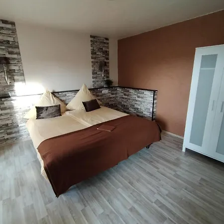Hotel Am Vulkanberg فندق ماندرشايد