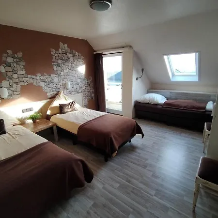 Hotel Am Vulkanberg فندق ماندرشايد